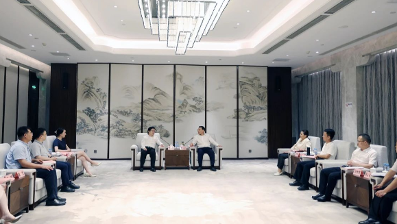 江西省萍鄉(xiāng)市委副書記、市長熊運(yùn)浪與林楊林一行舉行工作會談